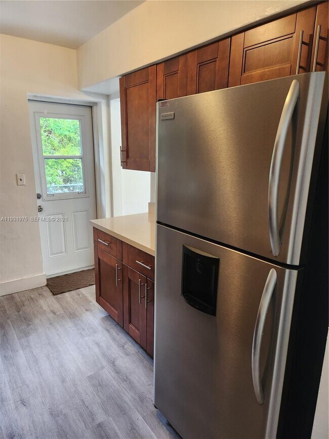 Building Photo - 5601 Polk St