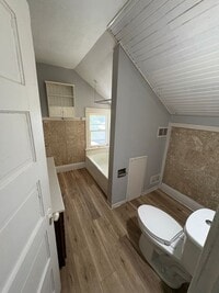 Building Photo - 2 bedroom 1 bathroom apartment
