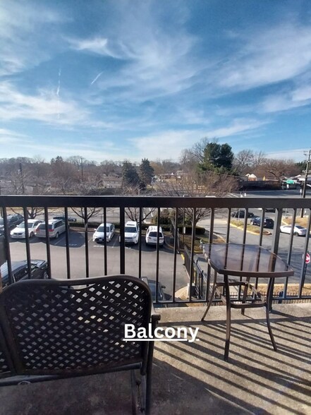 Building Photo - 4033 Chesterwood Dr