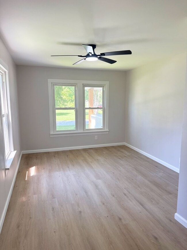 Building Photo - Move In Ready....4748 Warnock Ave
