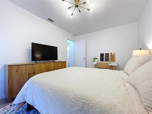 Building Photo - 4646 La Jolla Dr