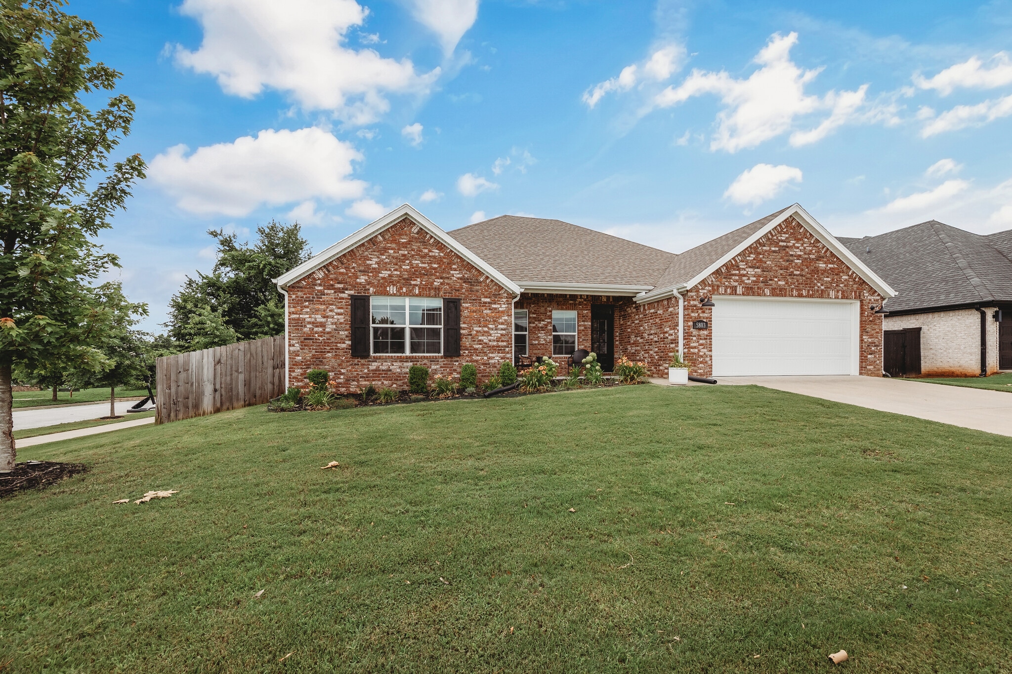 Building Photo - 5803 W Poison Springs Dr