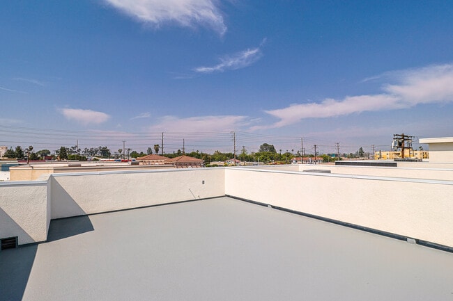 Building Photo - 5932 Lemp Ave