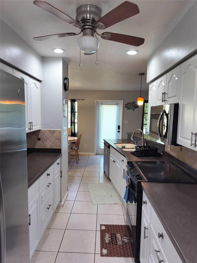 Building Photo - 77 Cardinal Dr