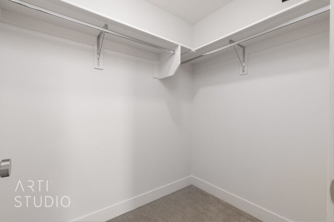Building Photo - 3 Bedroom, 2.5 Bathroom Townhome in Auburn...