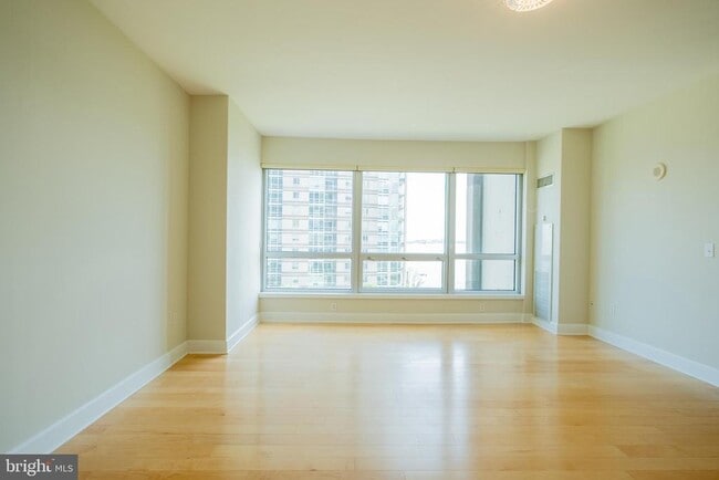 Building Photo - 901 N Penn St