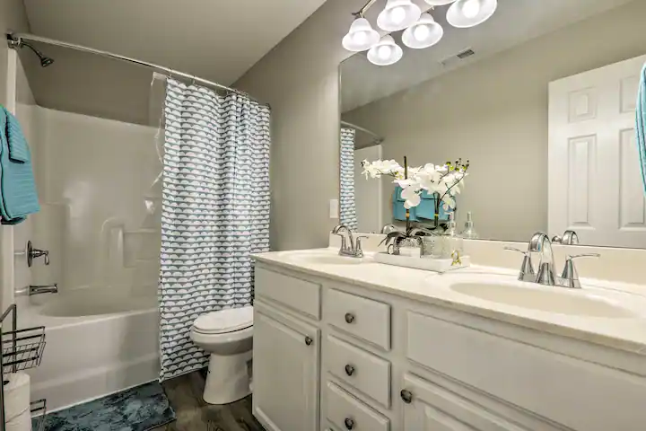 Owner Bathroom - 3911 Volkswalk Pl