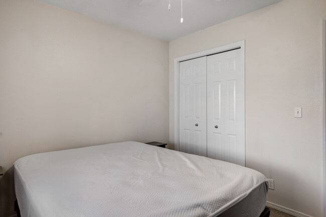 Building Photo - Furnished 3-Bedroom Home with Fenced Yard - Pet Friendly