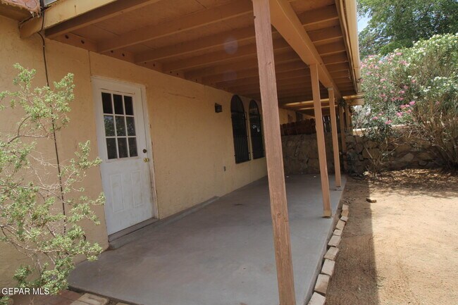 Building Photo - 10711 Ivanhoe Dr