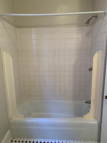 Building Photo - 332 S 43rd St