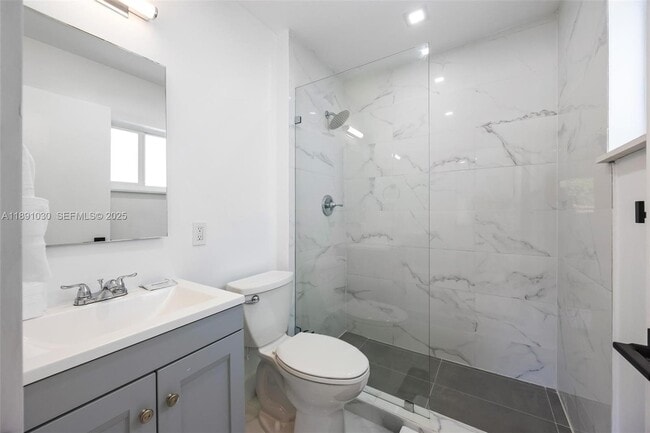 Building Photo - 1651 SW 13th Ave