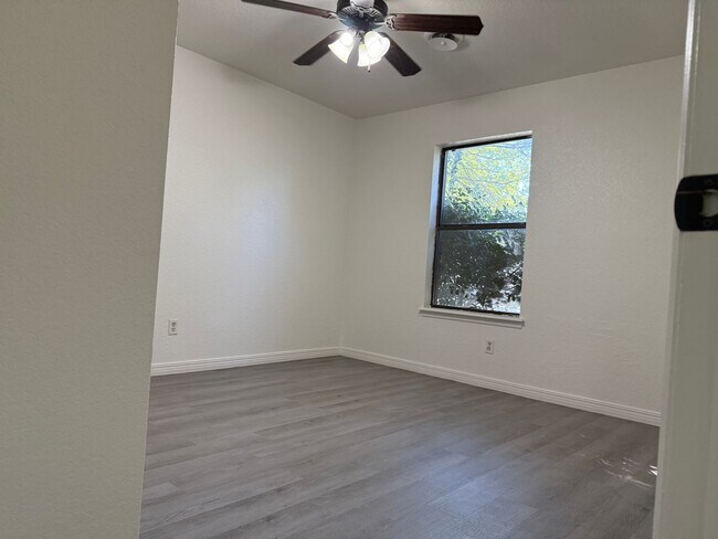 Building Photo - $1,900.00 MOVE-IN-SPECIAL