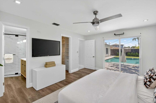 Building Photo - 714 SW 25th Ave