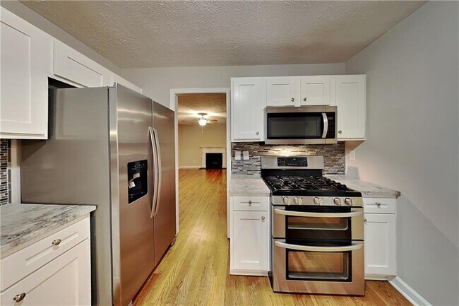 Building Photo - 5027 Wesleyan Dr