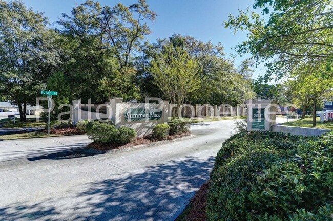 Building Photo - Summer Place Home