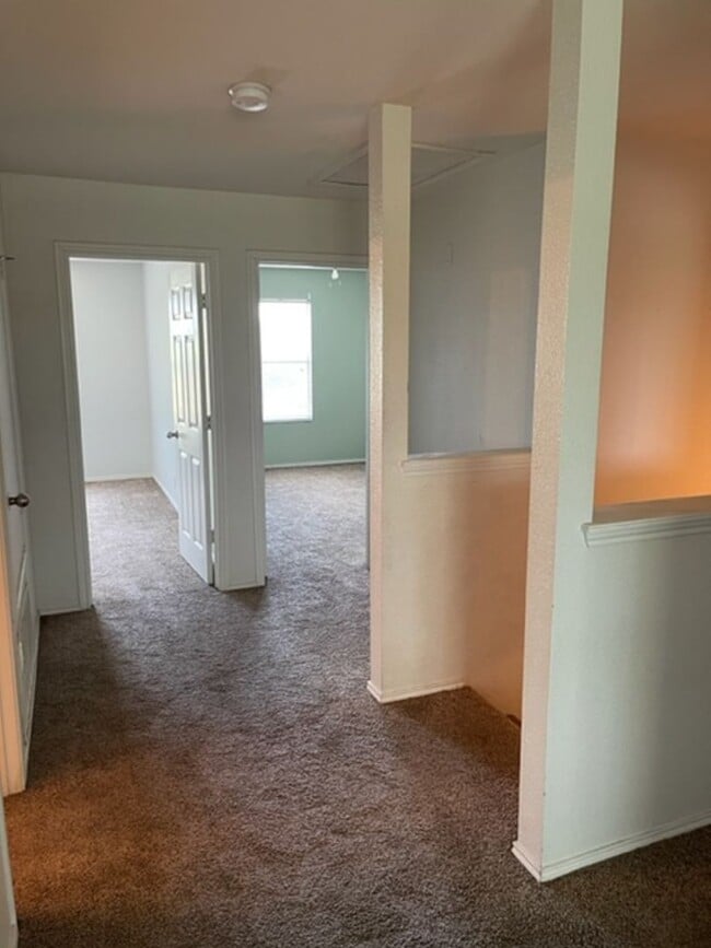 Building Photo - Spacious 3BR / 2.5BA Two-Story Home Near UTSA