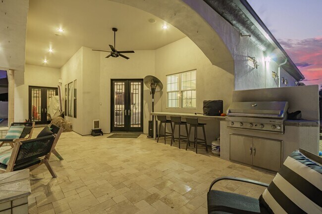 Building Photo - Beautiful 6-bedroom basement home