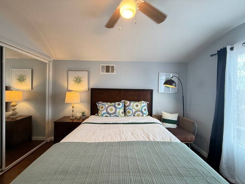 Building Photo - 13885 Camp Rock St
