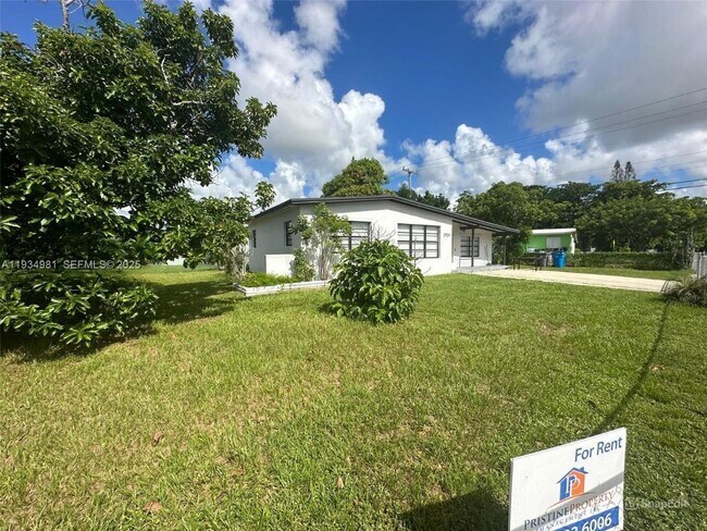 Building Photo - 3701 SW 40th St