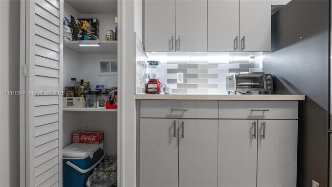 Building Photo - 3245 NE 184th St