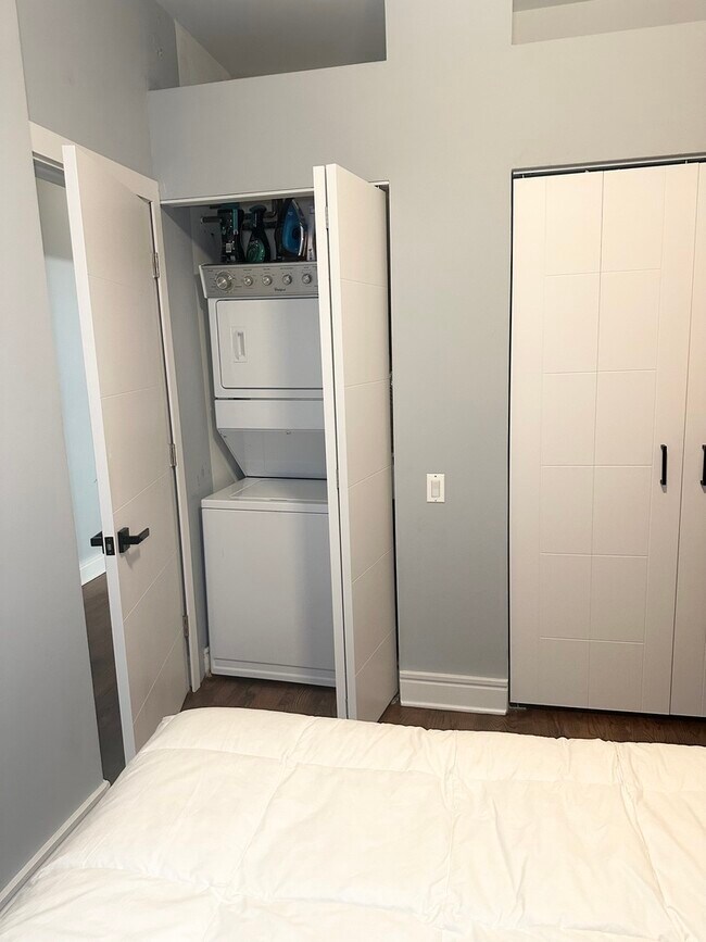 Building Photo - 212 W Washington St