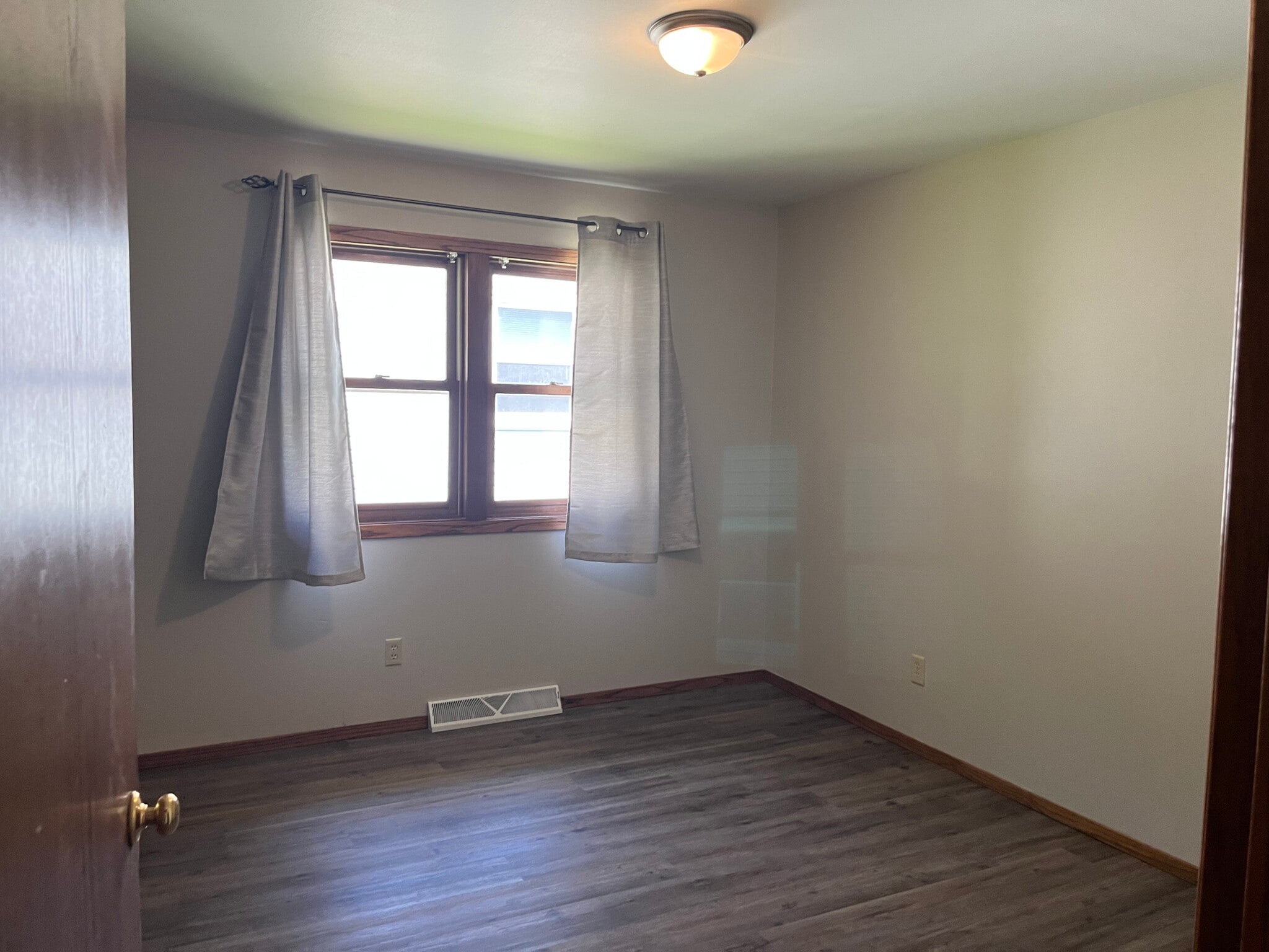 bedroom 1 - 109 Woodview Dr