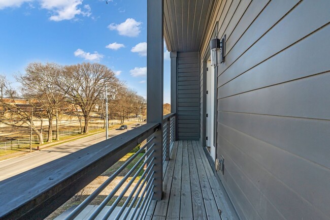 Building Photo - Modern Living in Wedgewood Houston