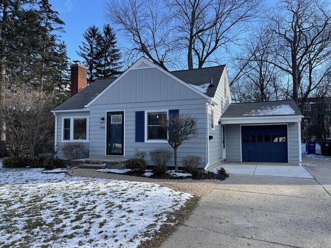 Building Photo - 1801 Cayuga Pl