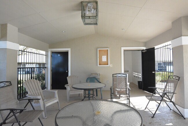 Building Photo - 3br 2.5ba townhome in GATED COMMUNITY of Cypress Lake in Kissimmee!!