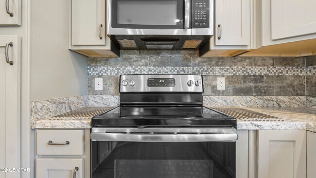 Building Photo - 108 N San Souci Blvd