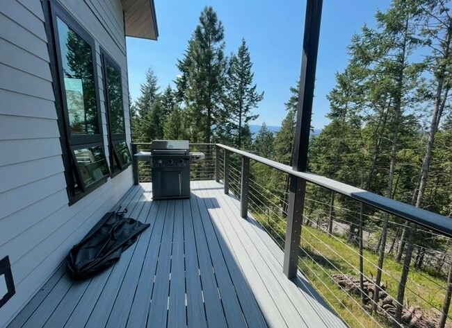 Building Photo - Fully furnished town home in Bigfork