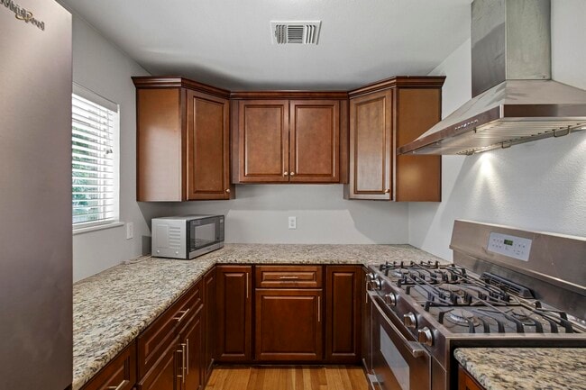 Building Photo - 3206 Albin Dr