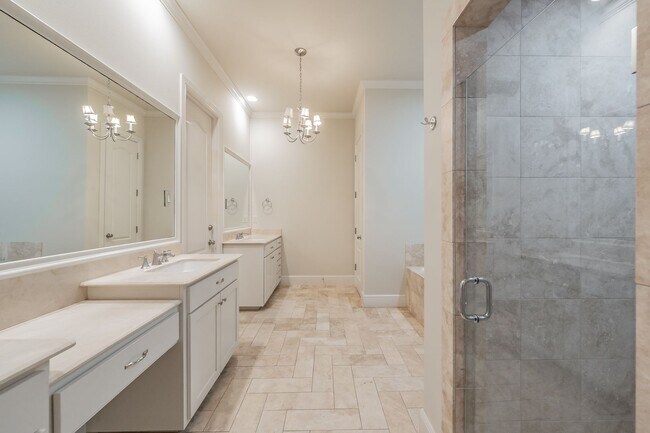 Building Photo - Beautiful Monticello Town Home!!!