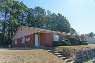 Building Photo - 1172 Northwood Dr