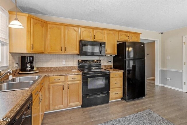 Building Photo - 204 Charles St