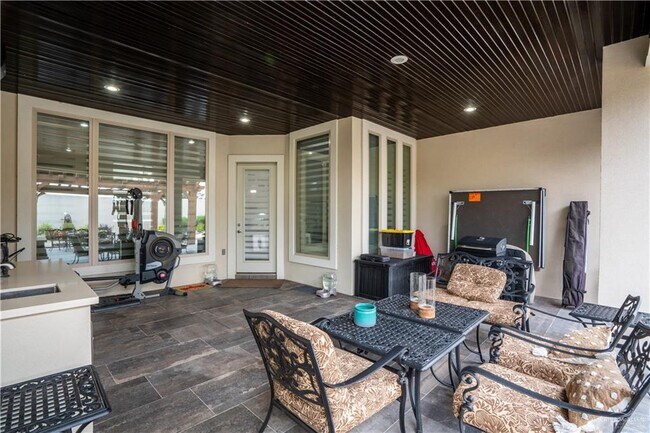 Building Photo - 2200 S 10th St