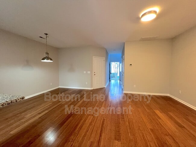 Building Photo - 10814 Princeton Village Dr