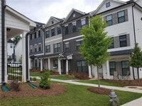 Building Photo - 747 Calvin Pk Dr