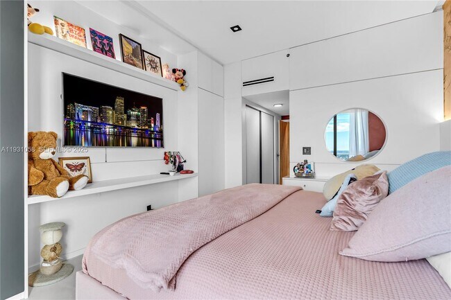 Building Photo - 20281 E Country Club Dr