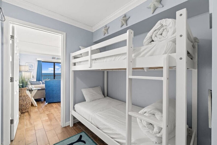 Building Photo - 8743 Thomas Dr