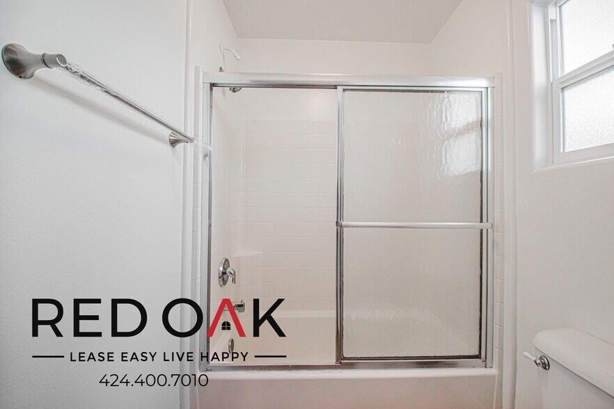 Building Photo - 326 S Westlake Ave