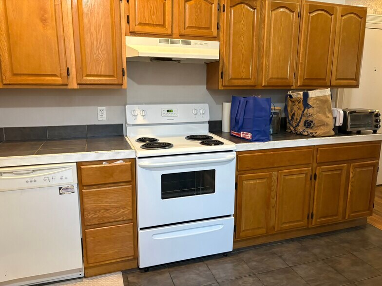 Building Photo - 1050 Commonwealth Ave