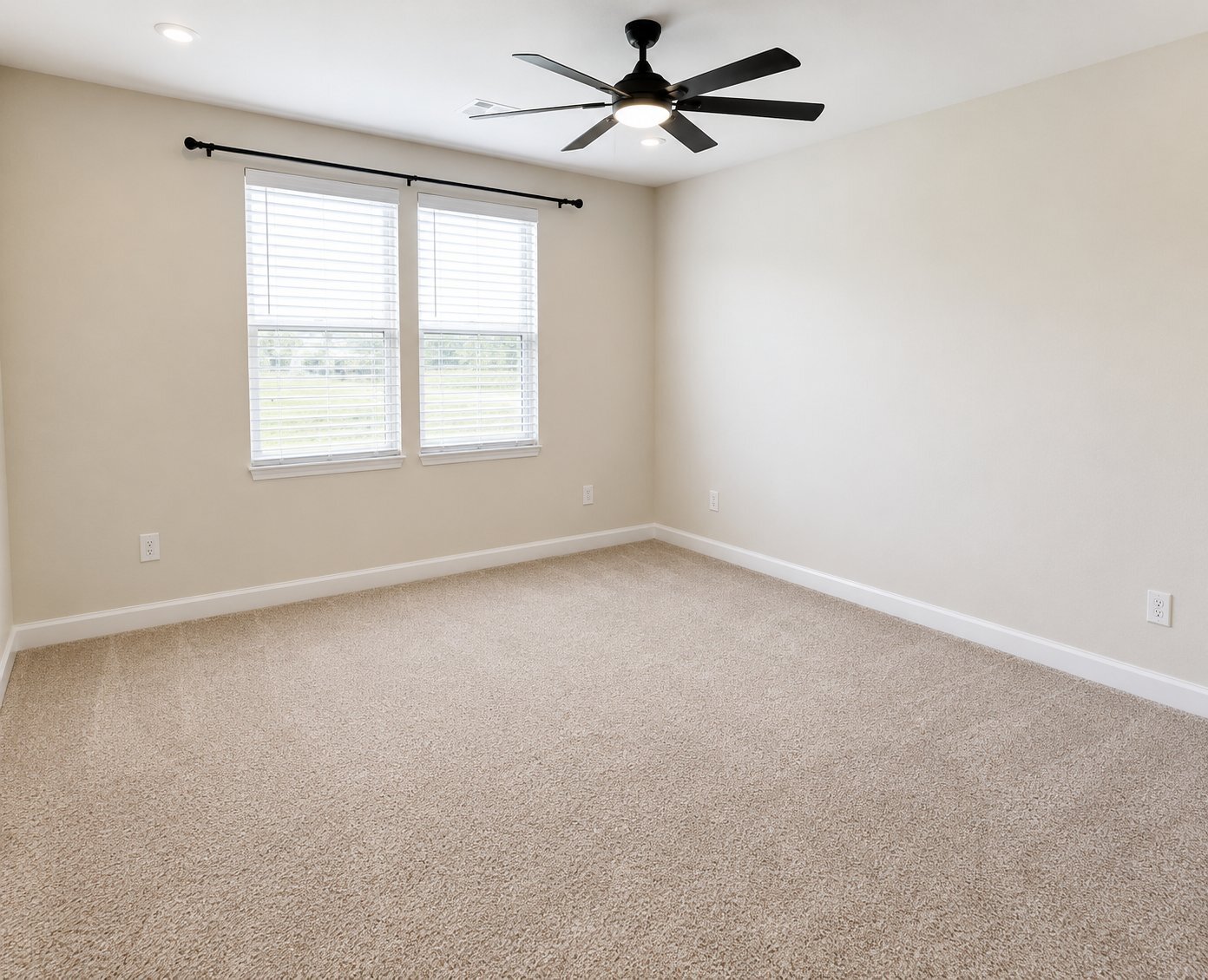 Building Photo - 330 Ellis Ln