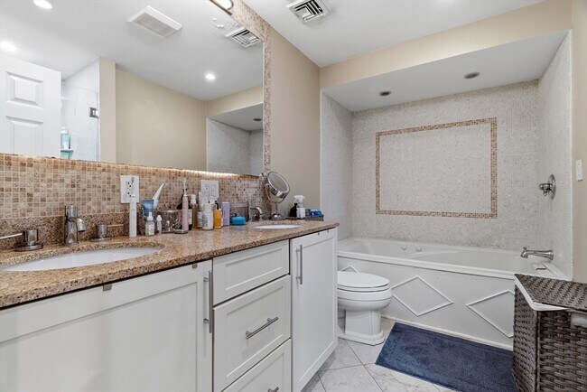 Building Photo - 98 Waltham St