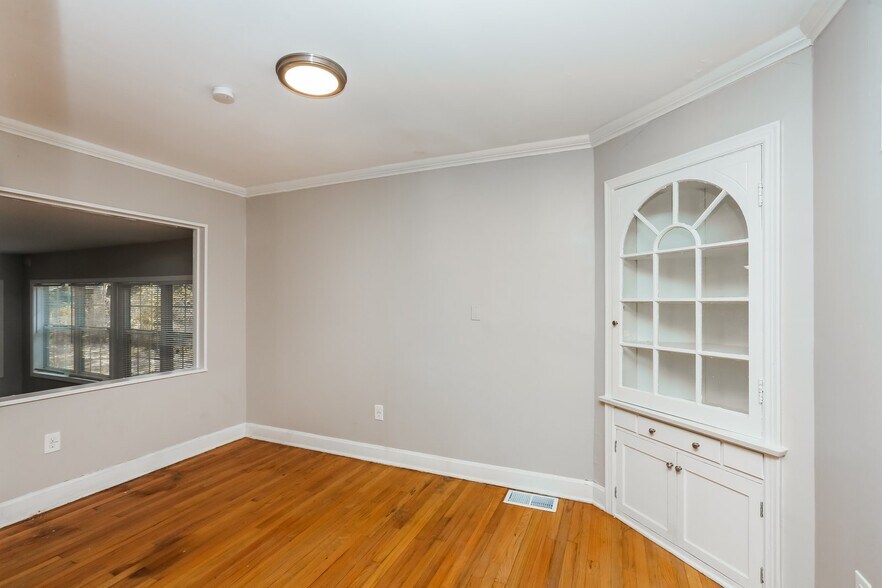 Building Photo - 514 Naples Rd