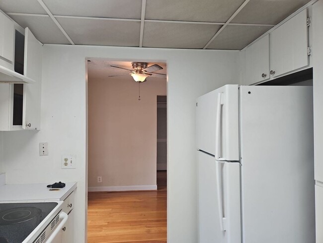 Building Photo - Charming 1 Bed 1 Bth Condo With Balcony In...