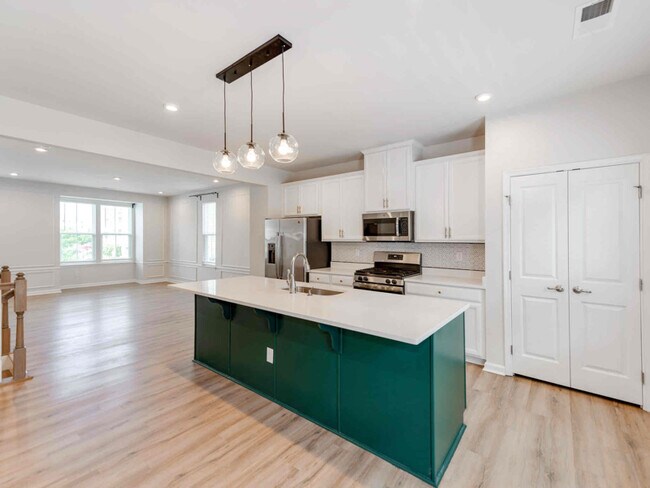 Building Photo - 10756 Overlook Mountain Dr