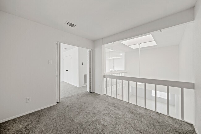 Building Photo - 11650 Village Pl Dr