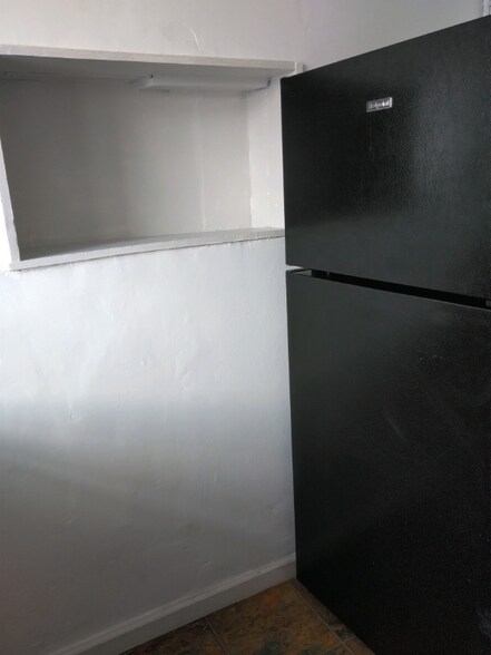 Building Photo - 823 S 2nd St