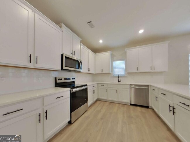 Building Photo - 635 Cantrell Dr